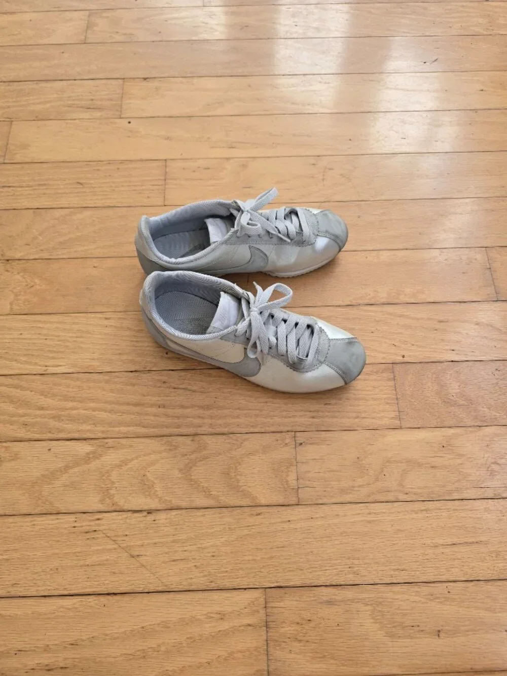 Nike | Classic Cortez Pure Platinum Metallic Silver Retro Sneakers | WMS 8